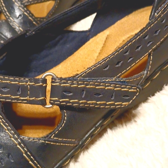 CLARK’S BENDABLES SHOES - Picture 7 of 8